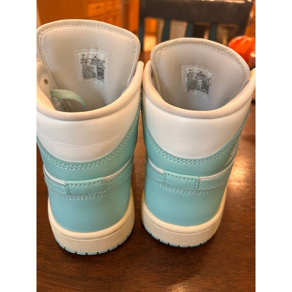 Women’s Air Jordan Mid size 6 EUC - Picture 6 of 7